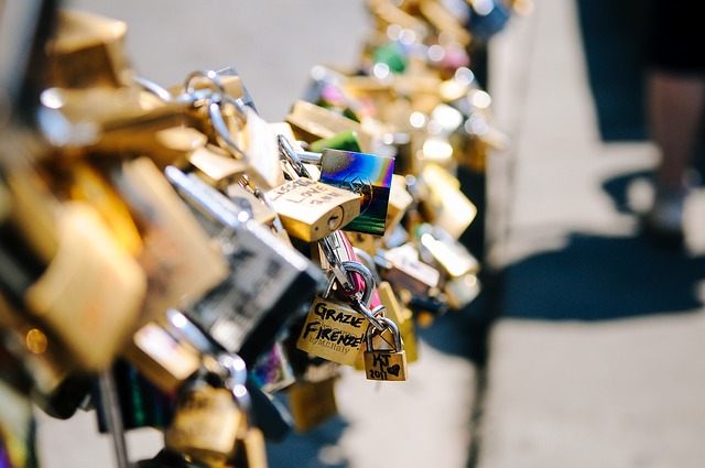 terapia de parejas en madrid lo que te ayudara, candado representando a la pareja