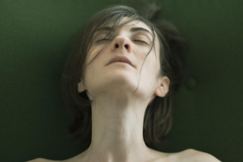 Cómo comprender y tratar los ataques autolíticos desde la psicología clínica